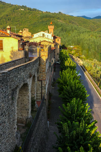 Il borgo di Campori tra i boschi appenninici